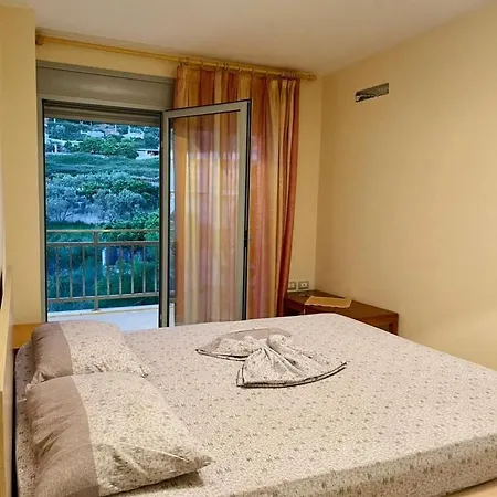 Arti * فلورا